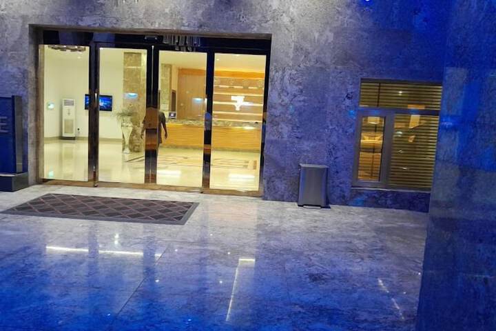 Hotel 2 of 102