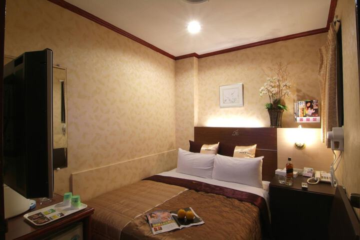 Room 13 of 27