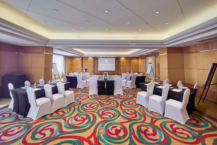 Ballroom/Hall 37 of 51
