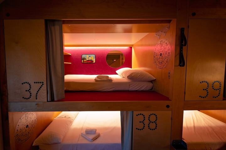 Room 16 of 66