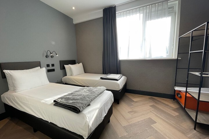 Room 8 of 52