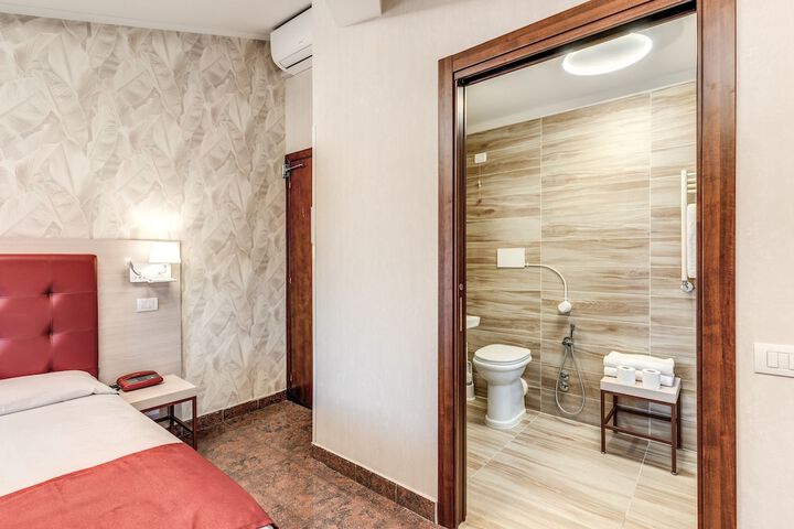 Room 16 of 46