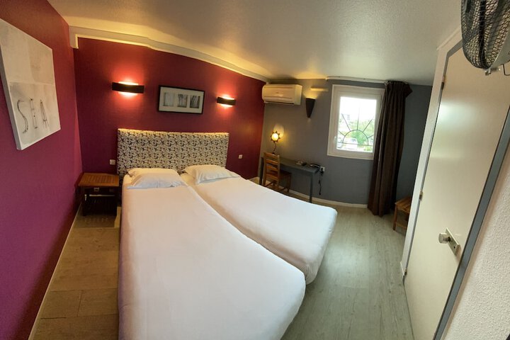Room 11 of 36
