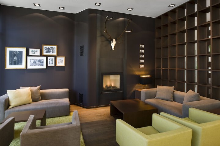 Entrance & Lobby