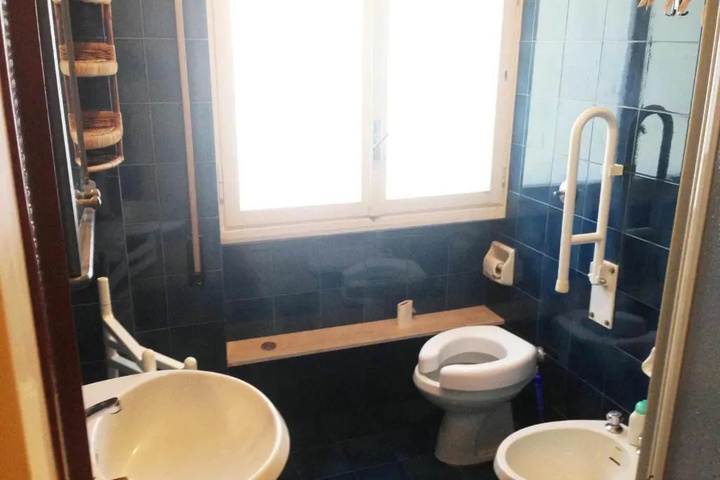 Room 7 of 10