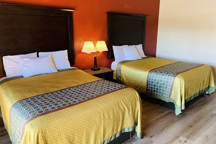 1 Queen Bed (5 of 23)