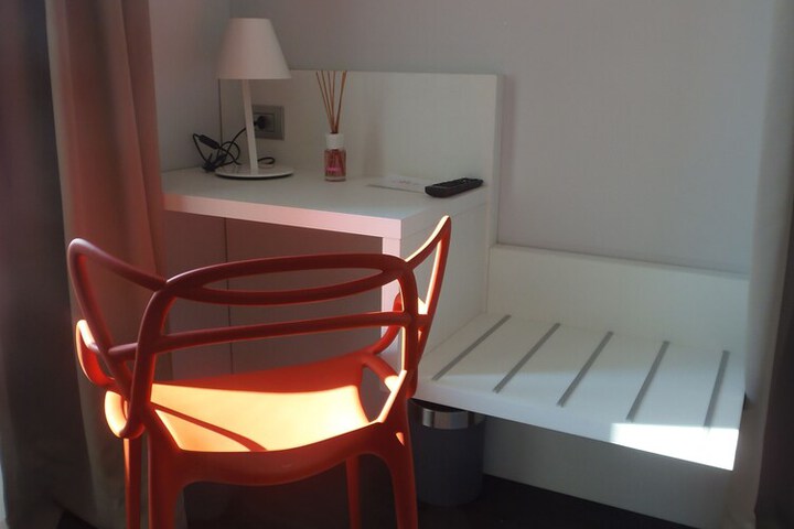 Room 28 of 64