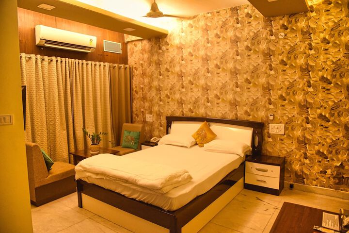 Room 10 of 29