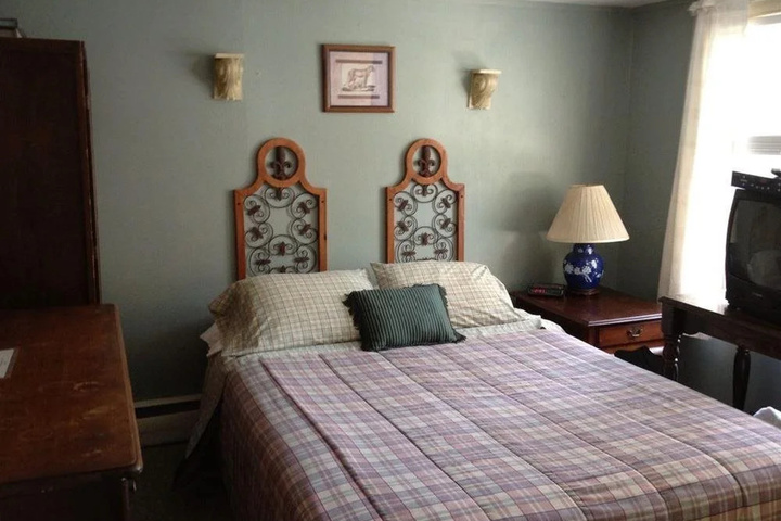 Room 2 of 5