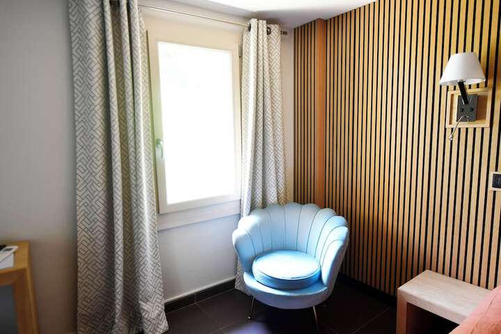 Room 8 of 46