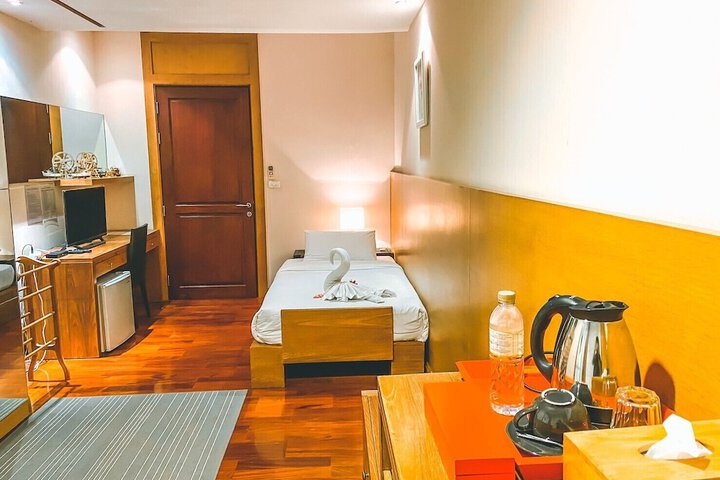 Room 8 of 77