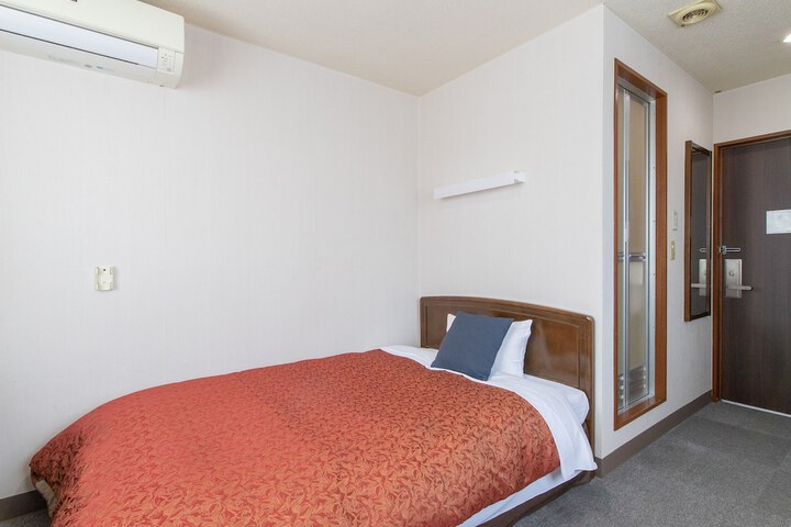 Room 34 of 64