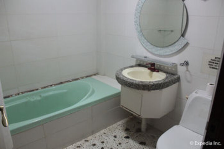 Room 6 of 79