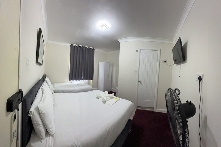 Room 9 of 32