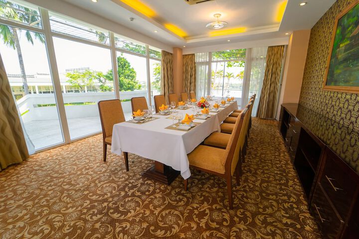 Dining 98 of 194