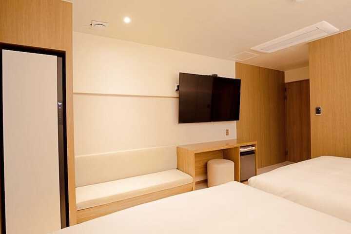 Room 29 of 74