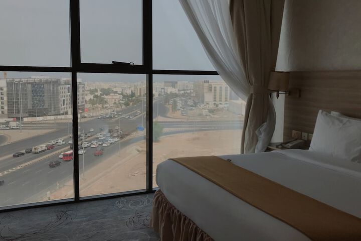 Room 28 of 76