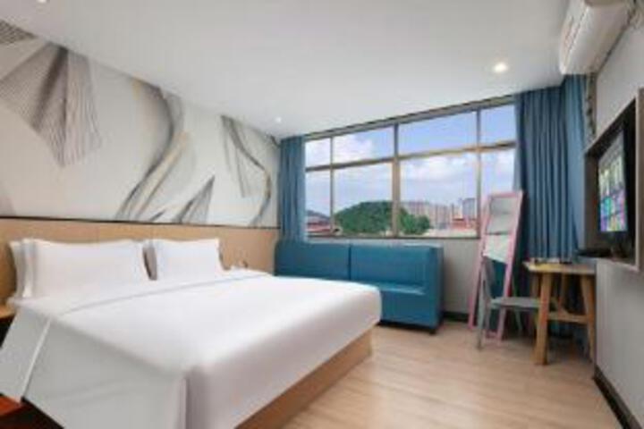 Room 4 of 6