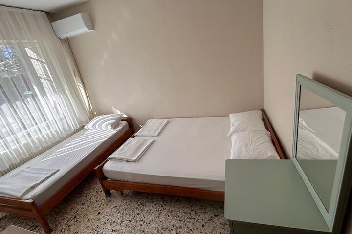 Room 13 of 44