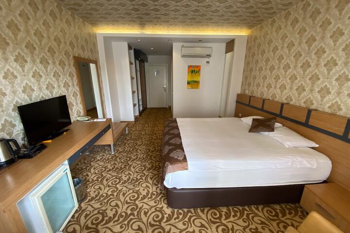 Room 5 of 43