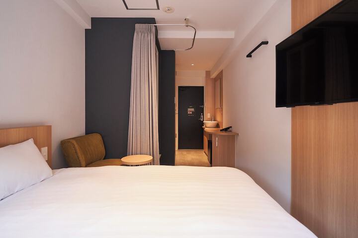 Room 10 of 28
