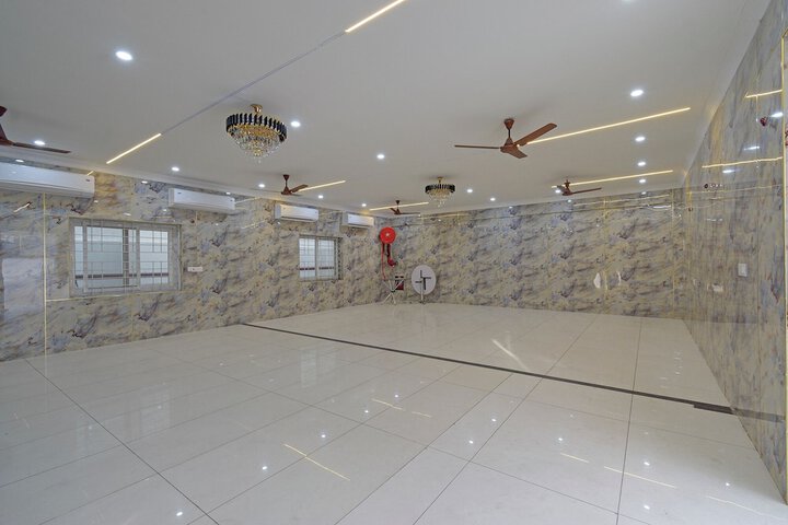Ballroom/Hall 34 of 39