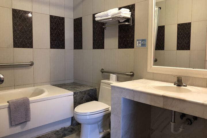 Room 6 of 40