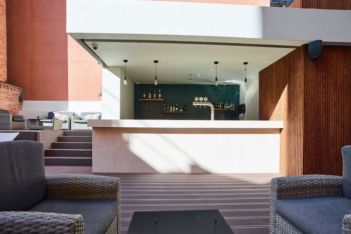 Lounge 50 of 64