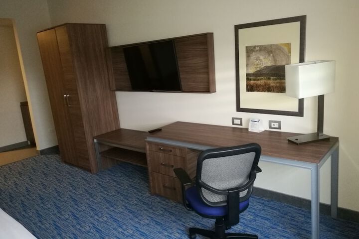 Room 12 of 87