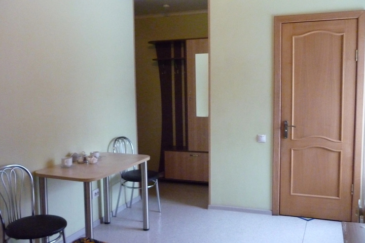 Room 4 of 9
