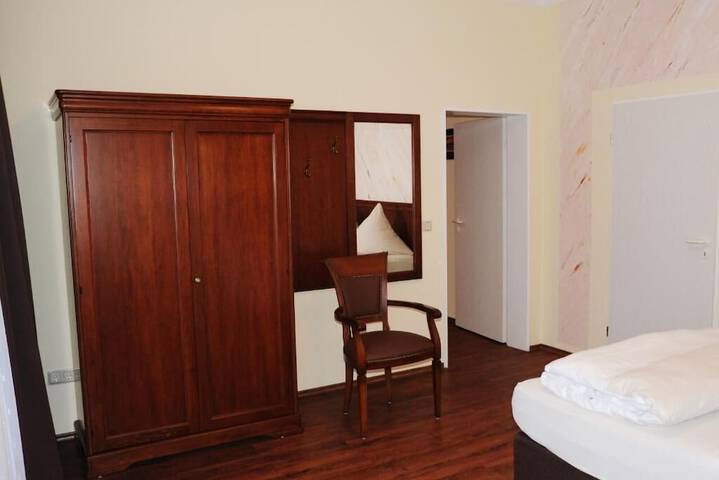 Room 16 of 45