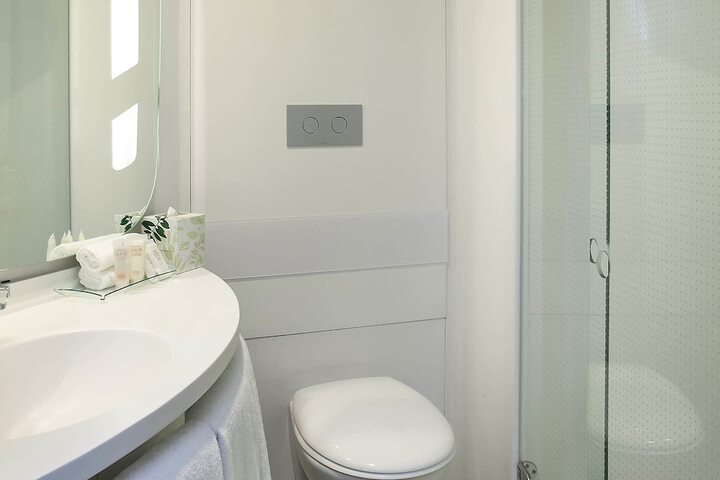 Room 17 of 59