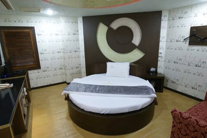 Room 12 of 29