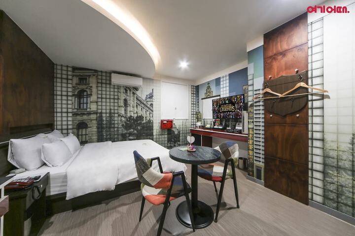 Room 12 of 55