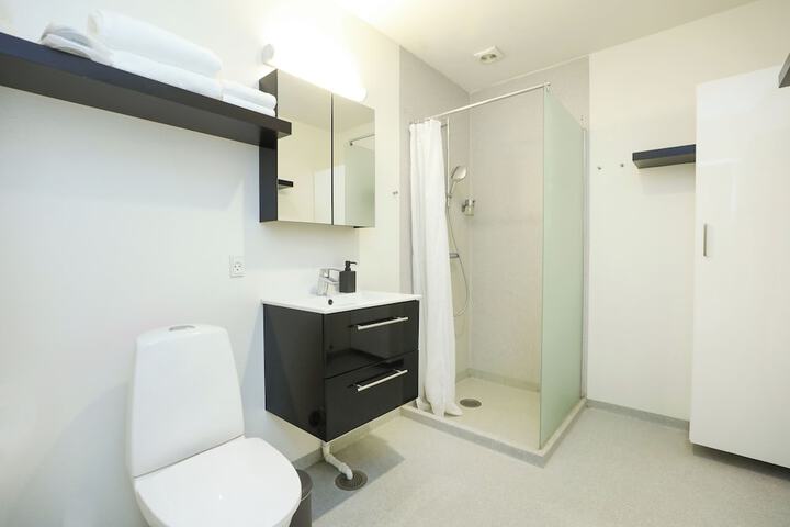Room 5 of 8