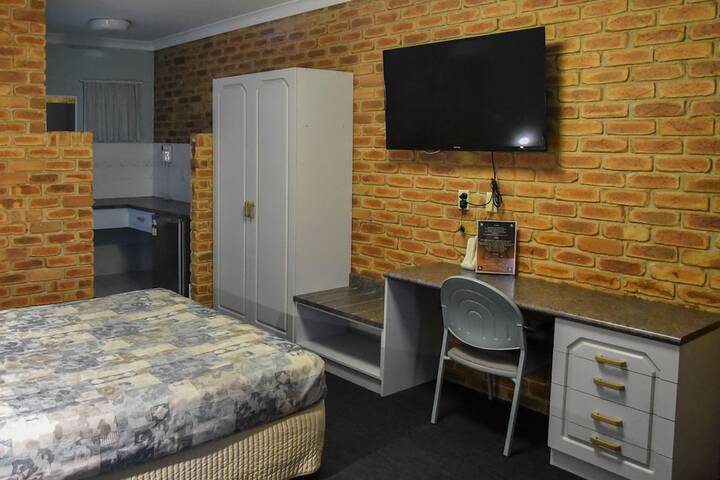 Room 7 of 77