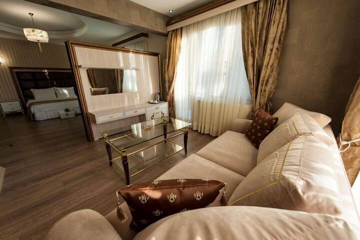 Room 8 of 31