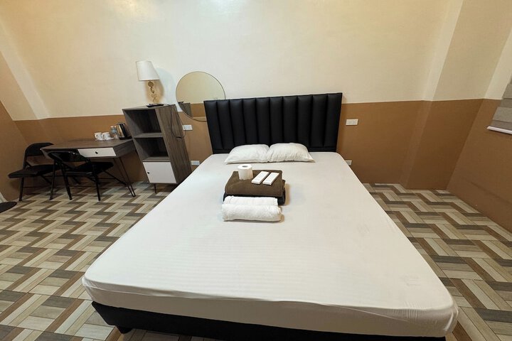 Room 6 of 32
