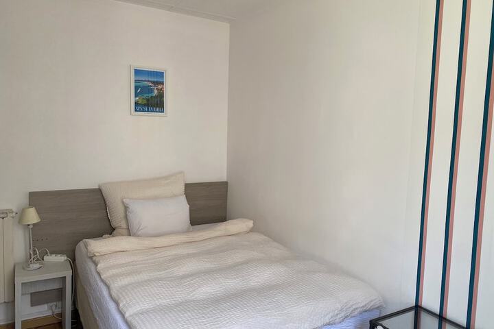 Room 9 of 76