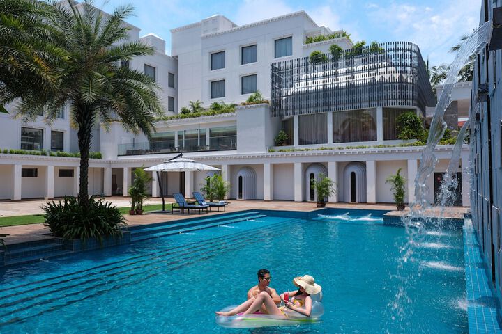 Pools & Facilities
