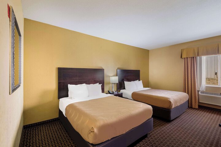 2 Queen Beds (6 of 6)