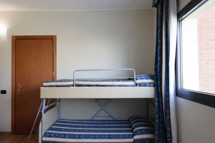 Room 33 of 105