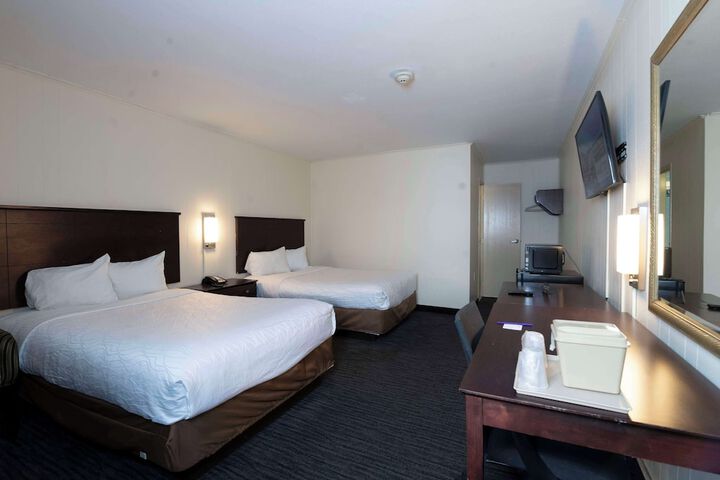 2 Double Beds (9 of 10)