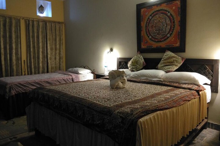 Room 5 of 8