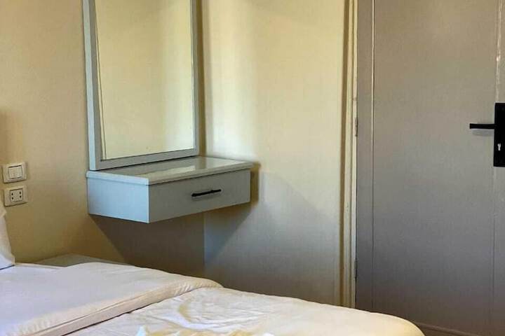 Room 6 of 16
