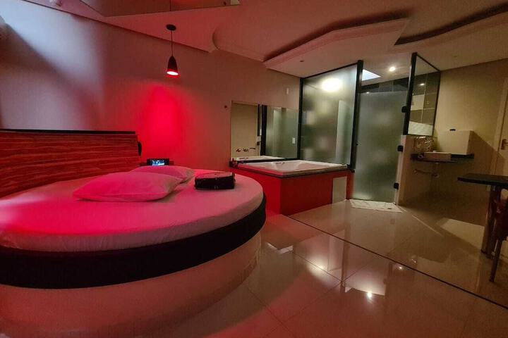 Room 27 of 39