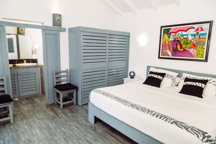 Room 32 of 74