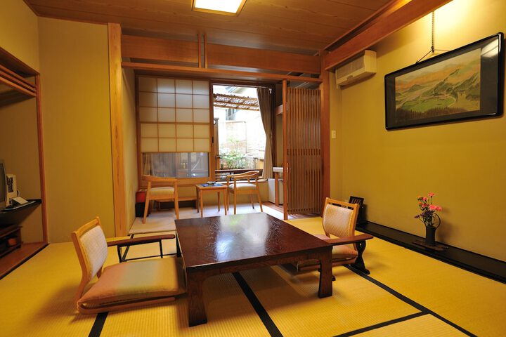 Room 10 of 128