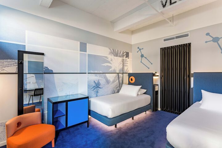 Room 31 of 77