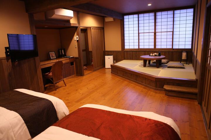Room 11 of 42